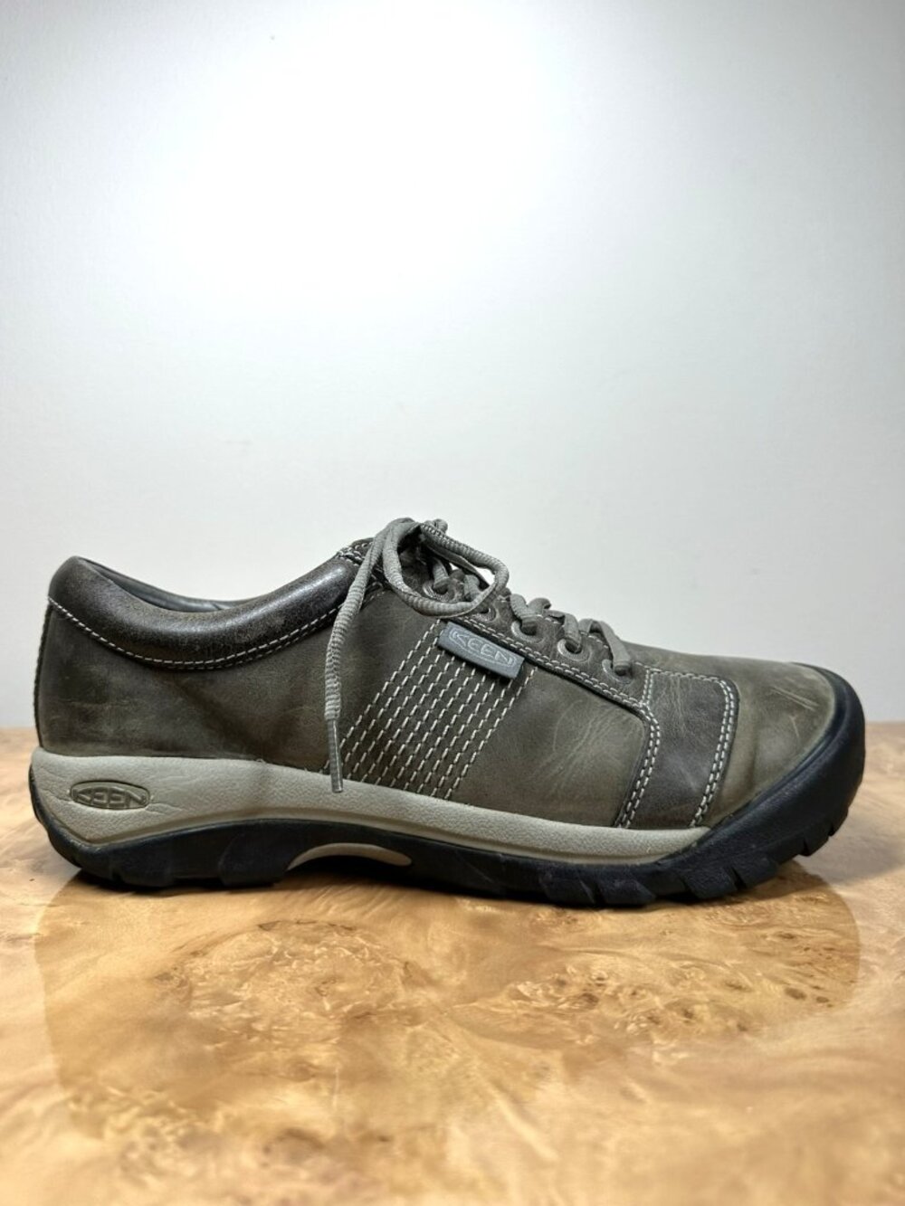 KEEN Austin Mens 10.5 Gargoyle Gray Leather Lace Up Walking Shoes 1016828